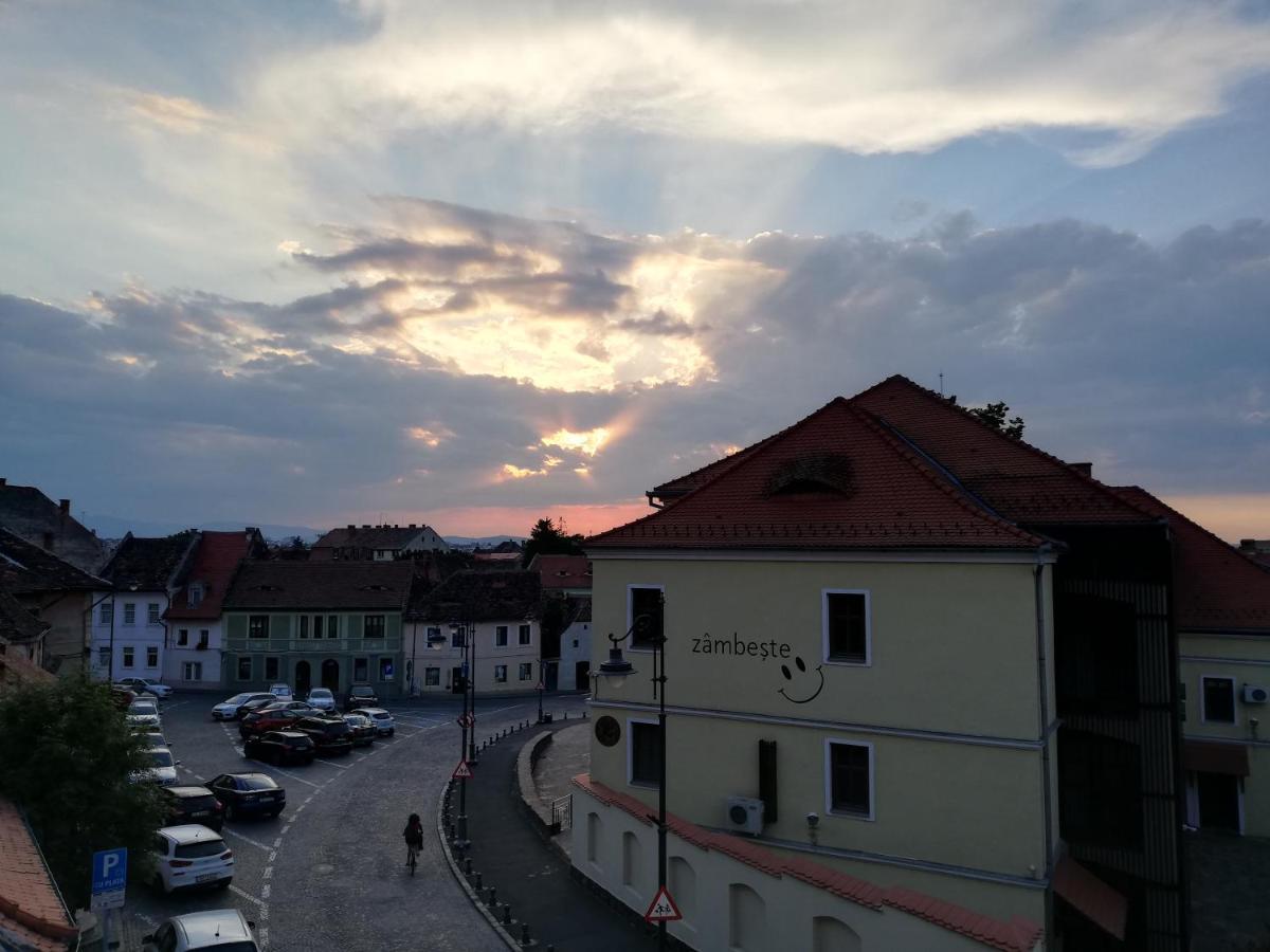 Zur Linde Apartment Sibiu Luaran gambar